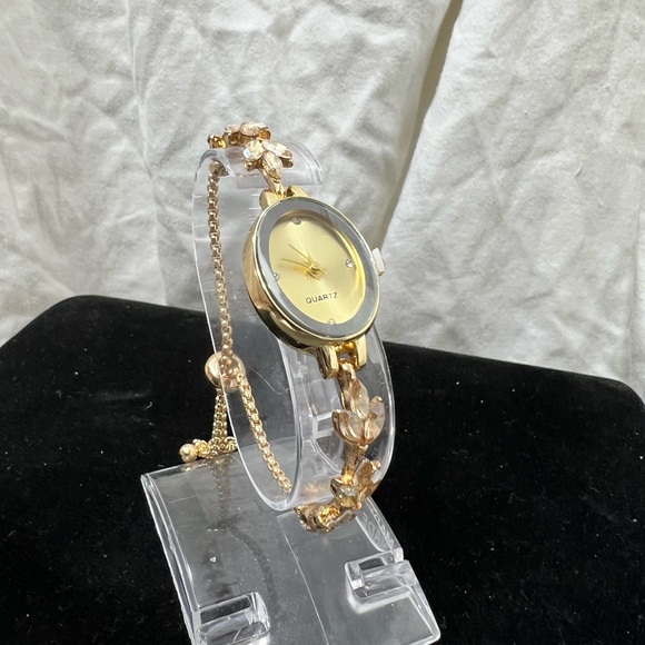 Quartz Lady Watch W/ Gold Face And Rhinestone Chain. Has Crystals On Inside Face - Picture 3 of 6